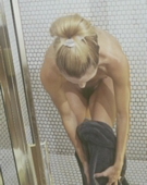 Cliquez sur cette photo gratuite de sous les jupes wc 1 pour accder  la zone membre de sous les jupes.